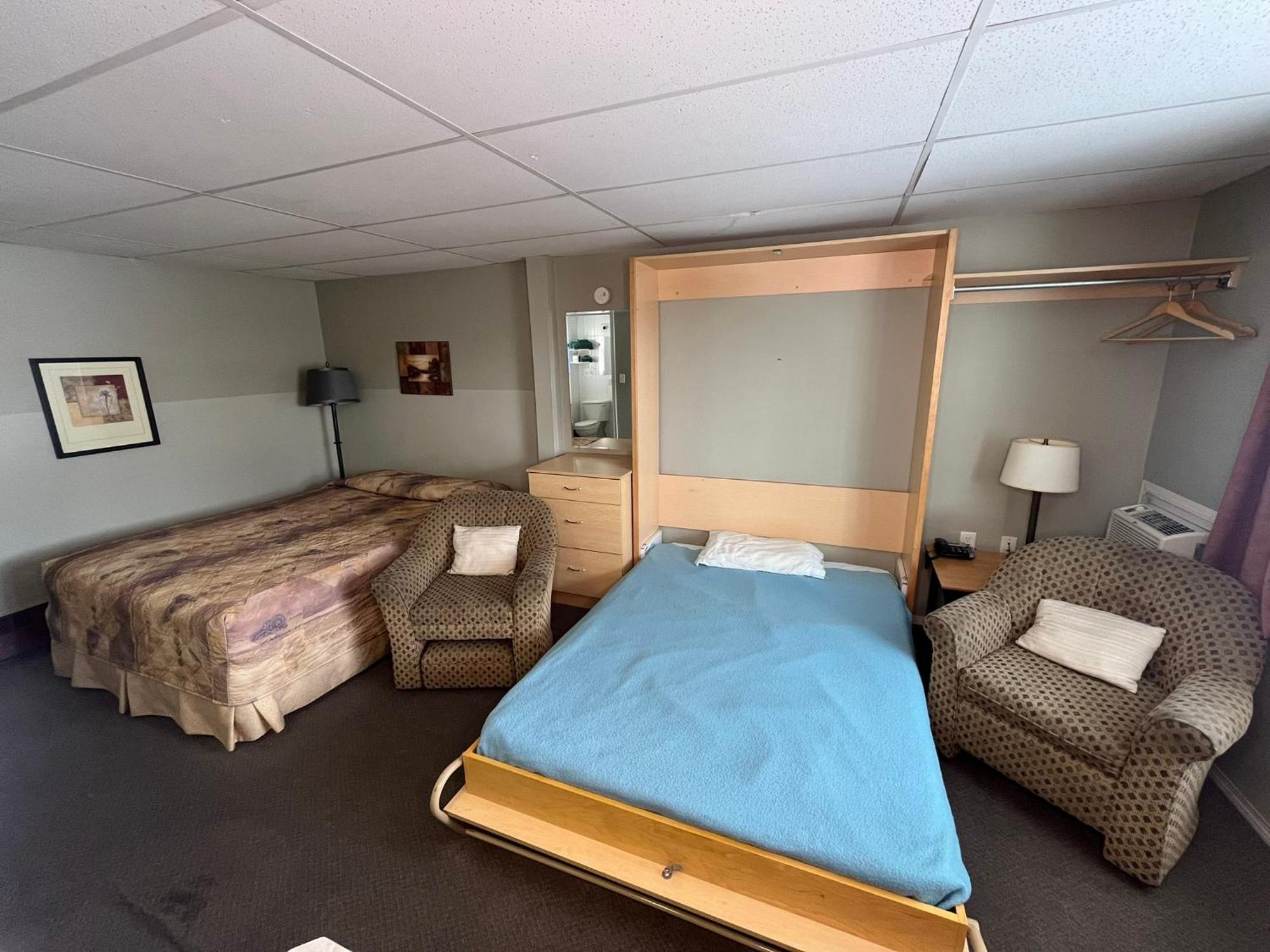 Raccoon Lodge Motel Sylvan Lake Habitación foto