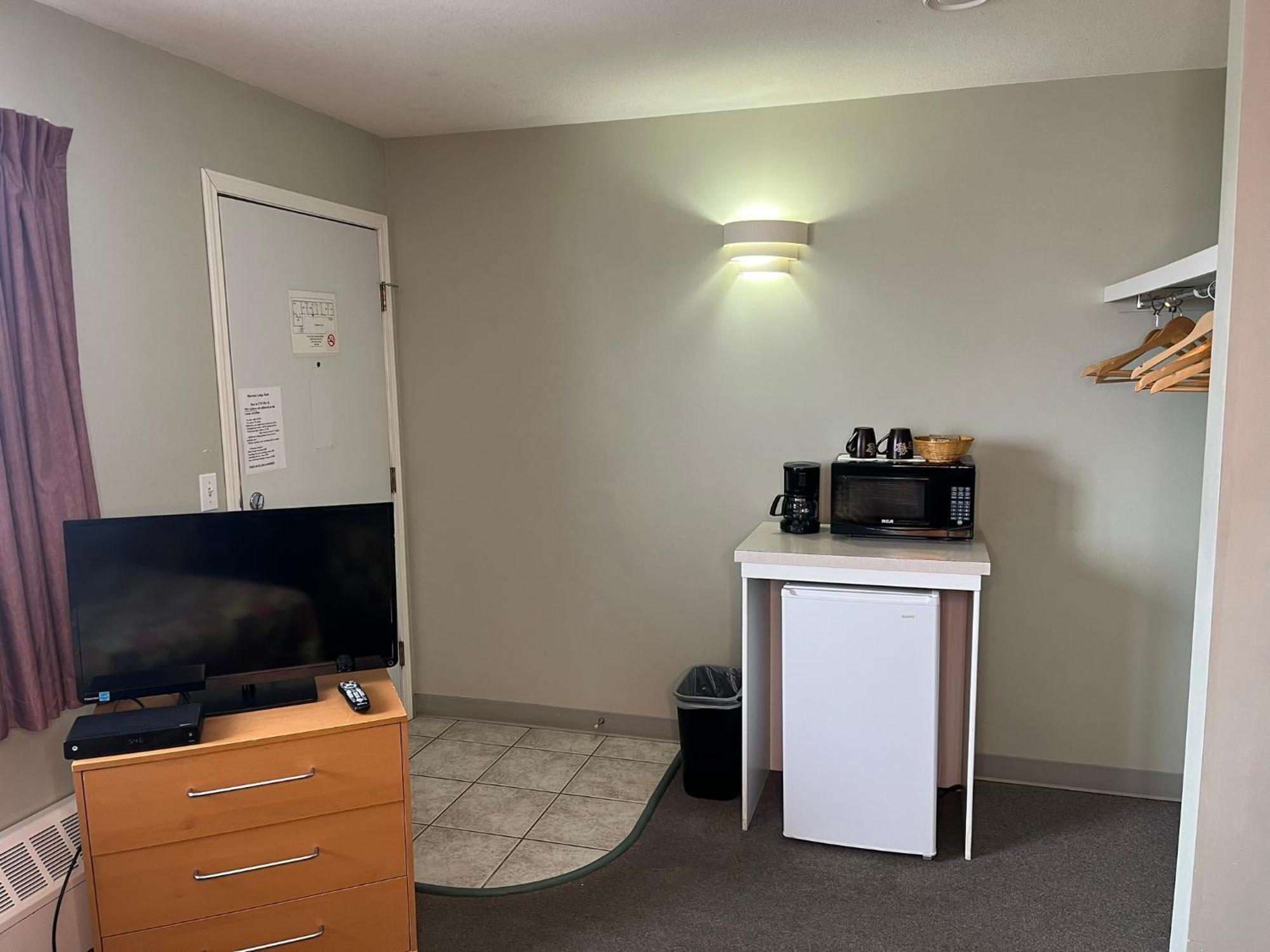 Raccoon Lodge Motel Sylvan Lake Habitación foto