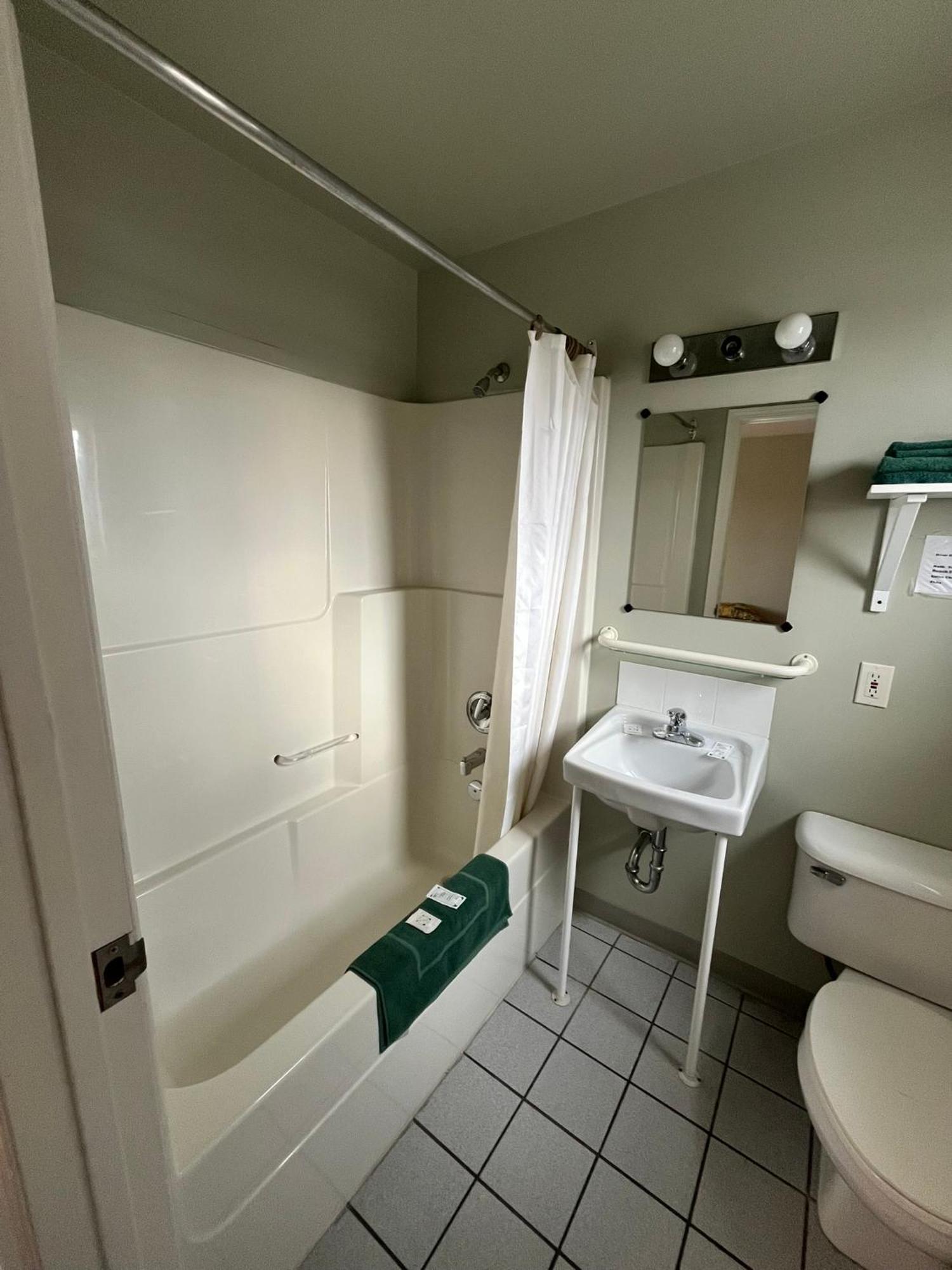 Raccoon Lodge Motel Sylvan Lake Habitación foto
